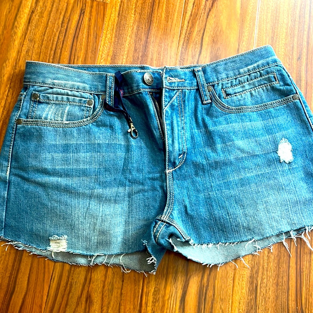 Fits approximately size 8-12